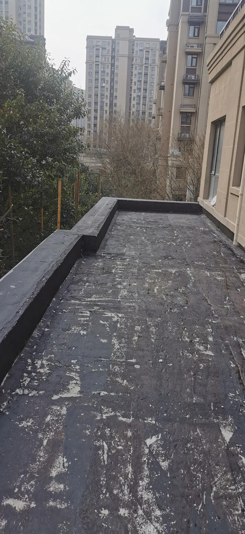 屋顶高低接缝处如何做防水