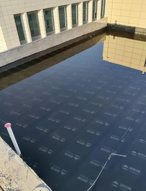 屋顶高低接缝处如何做防水